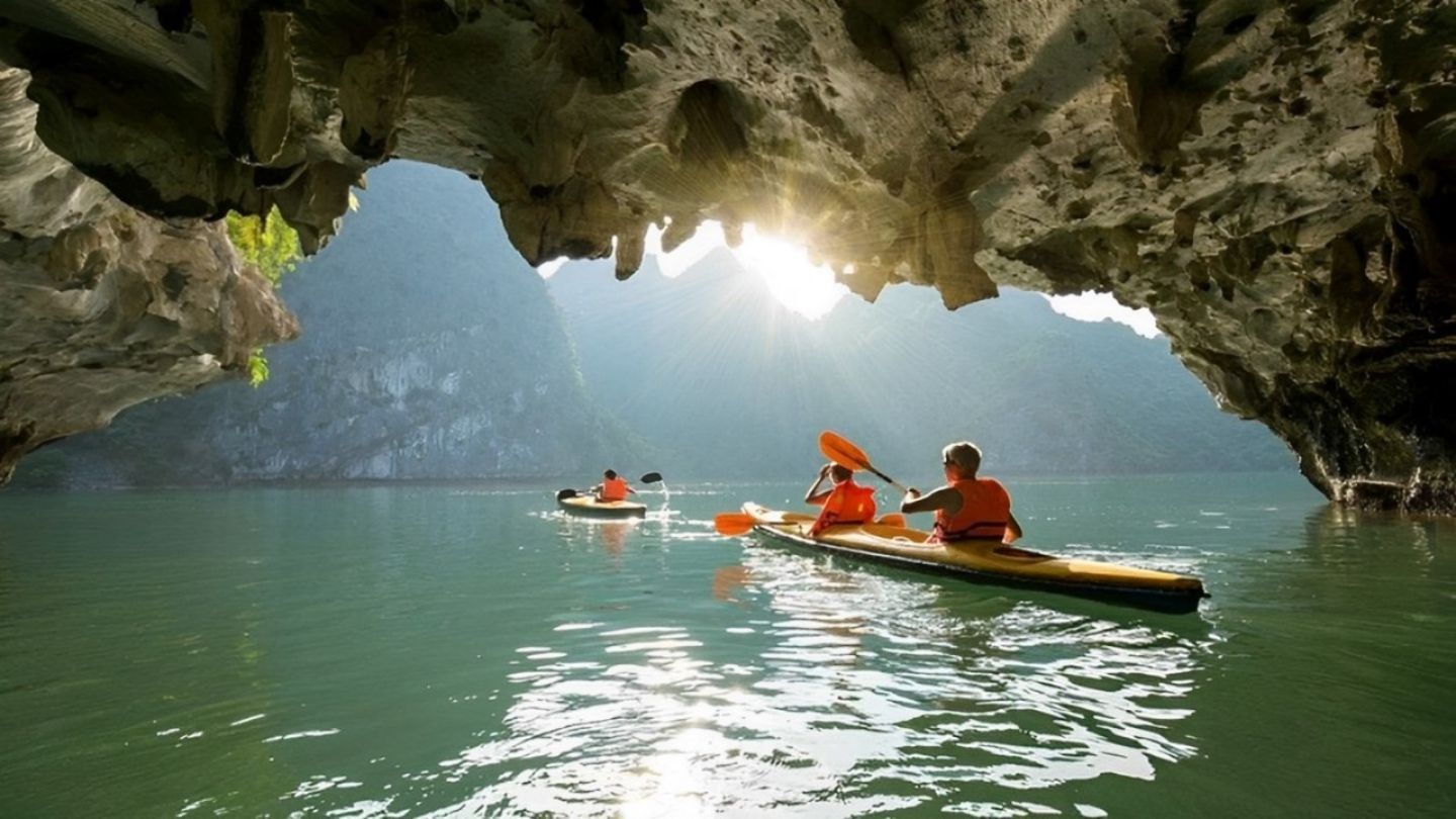 Enjoy Halong Bay weather in March