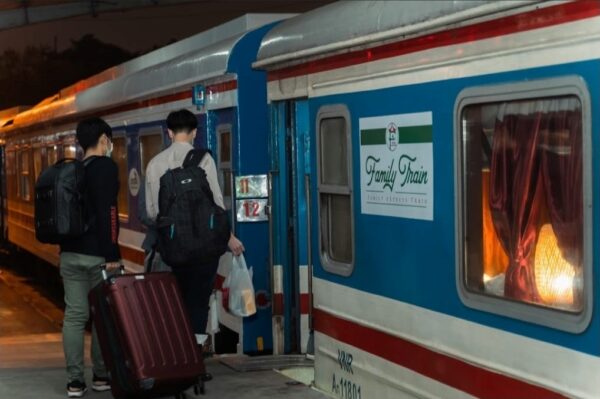 Family Express Train 3 | LIM Vietnam Travel