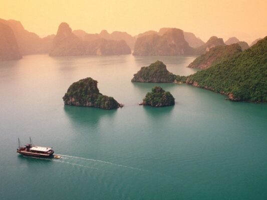 Halong Bay weather in March