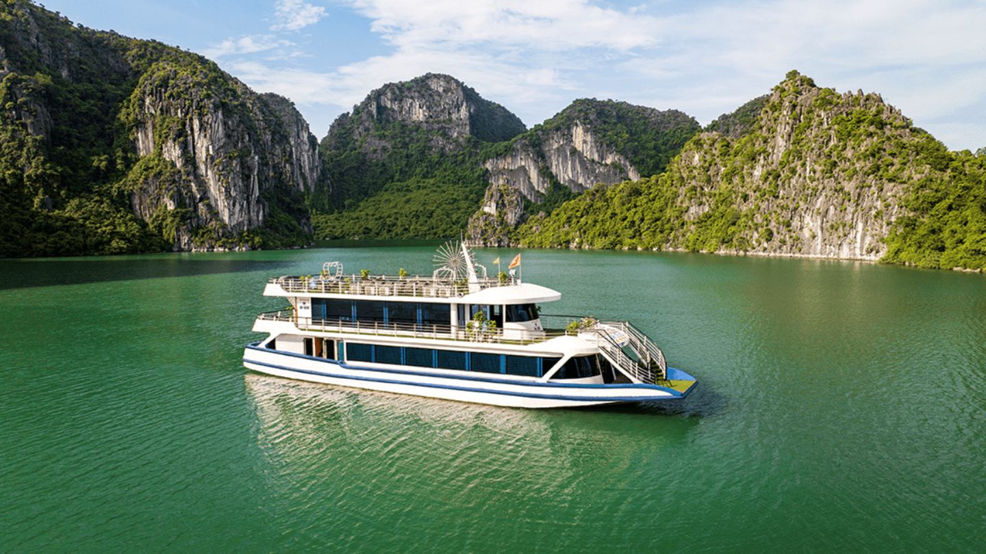 April brings favorable conditions to Halong Bay's weather