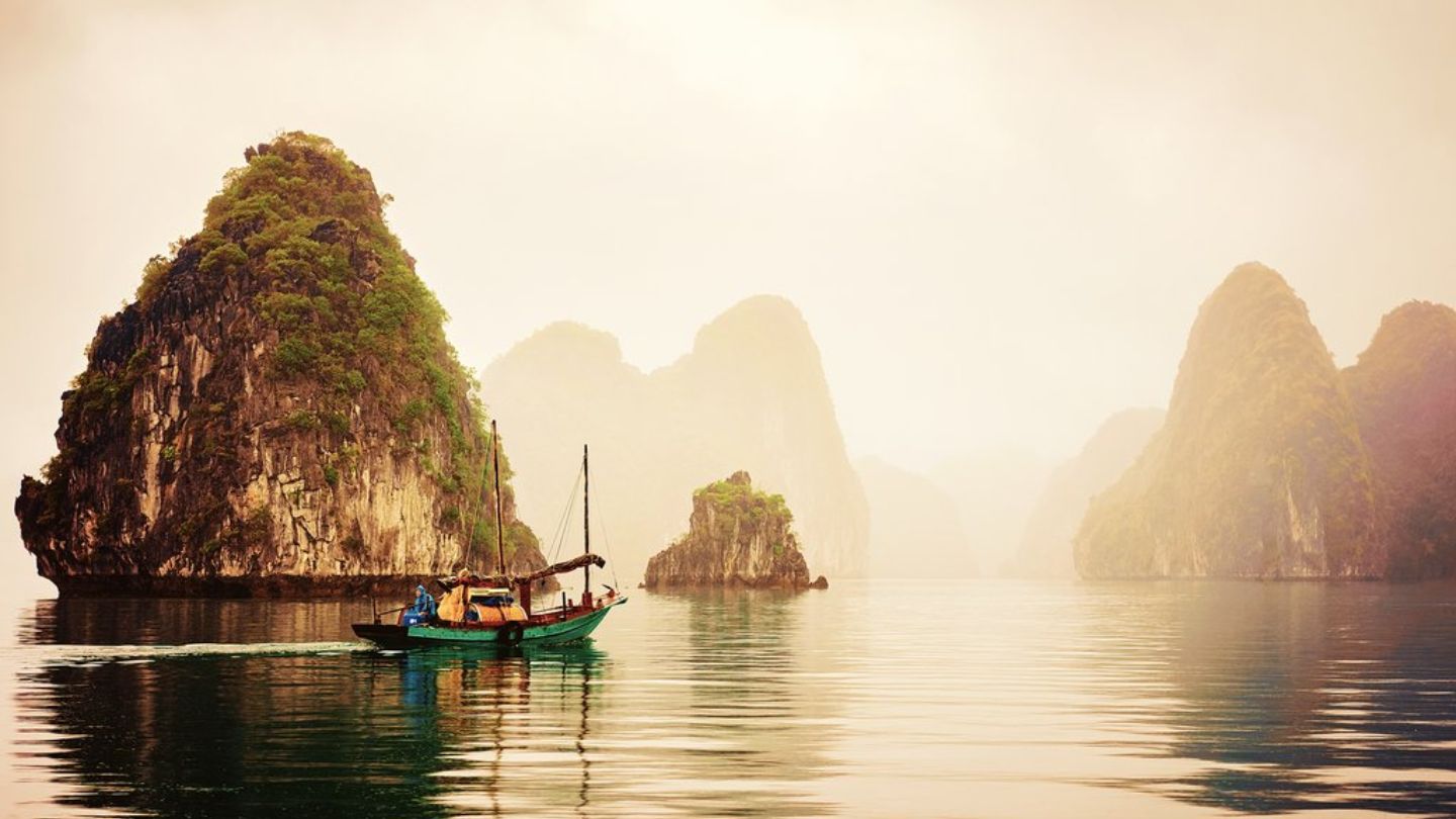 Enjoy Halong Bay weather in February