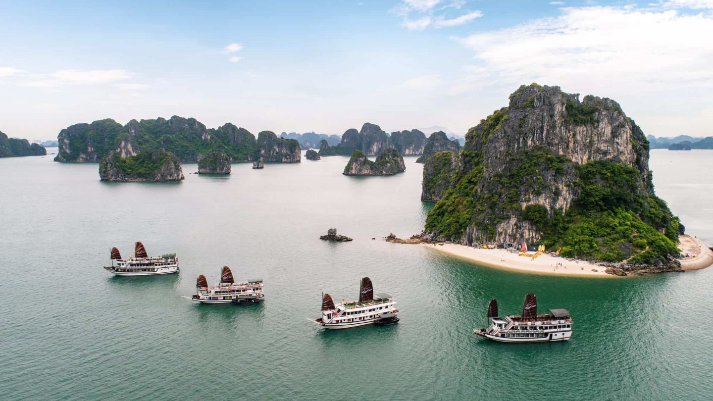Discover Halong Bay weather in January