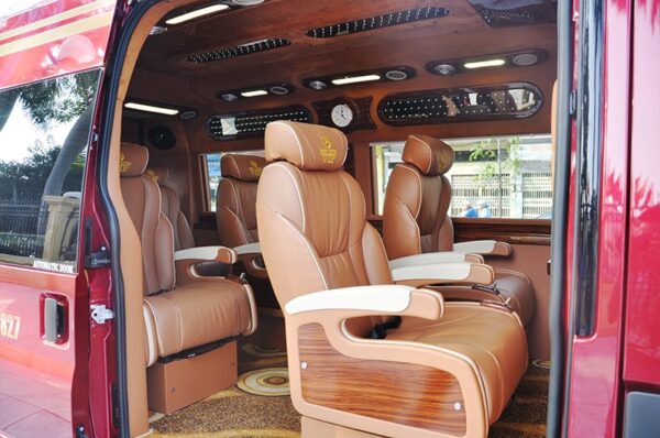 Phuc Xuyen Limousine 3 | LIM Vietnam Travel