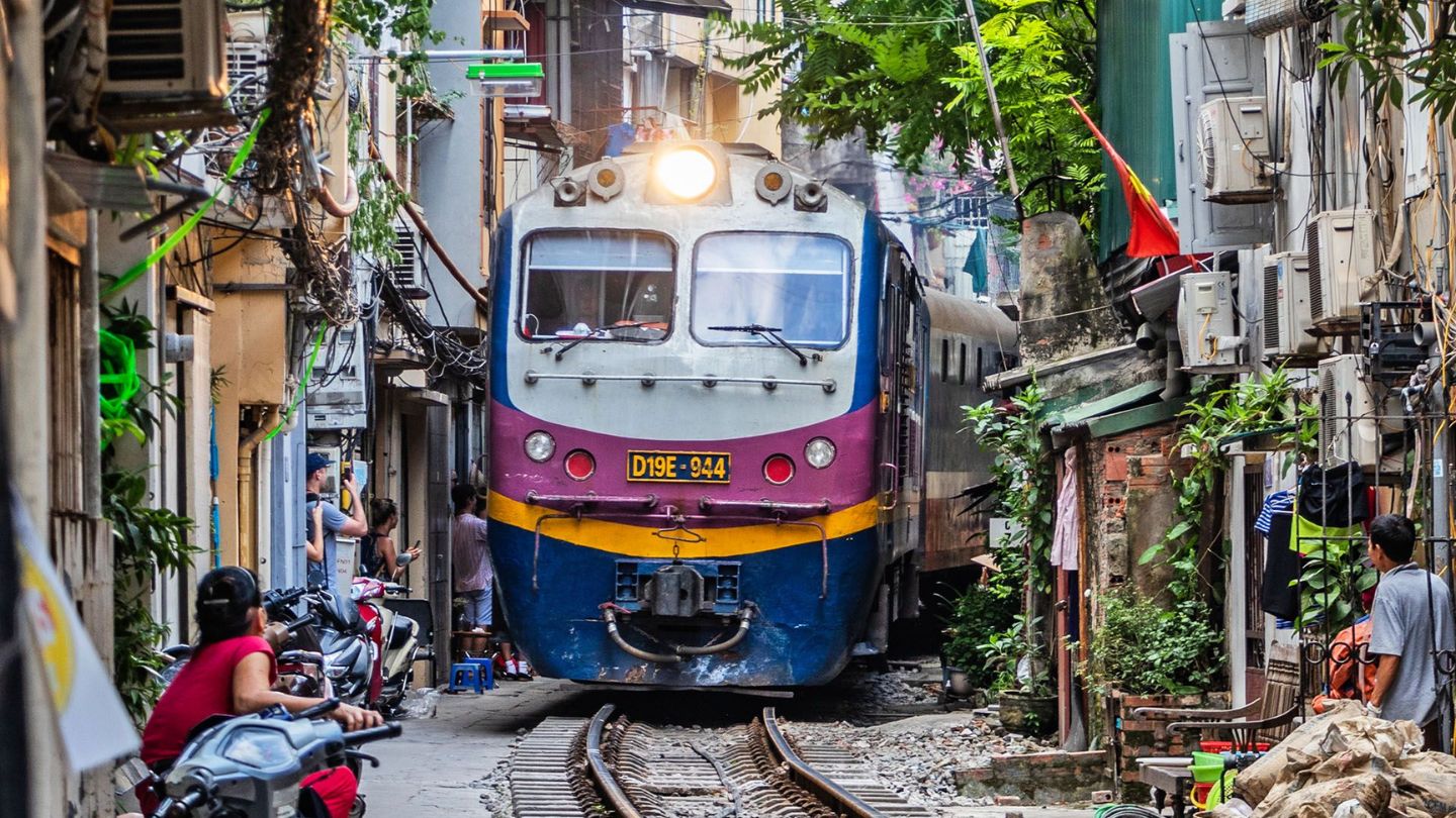 Scenic journey on the Hanoi to Halong Bay train