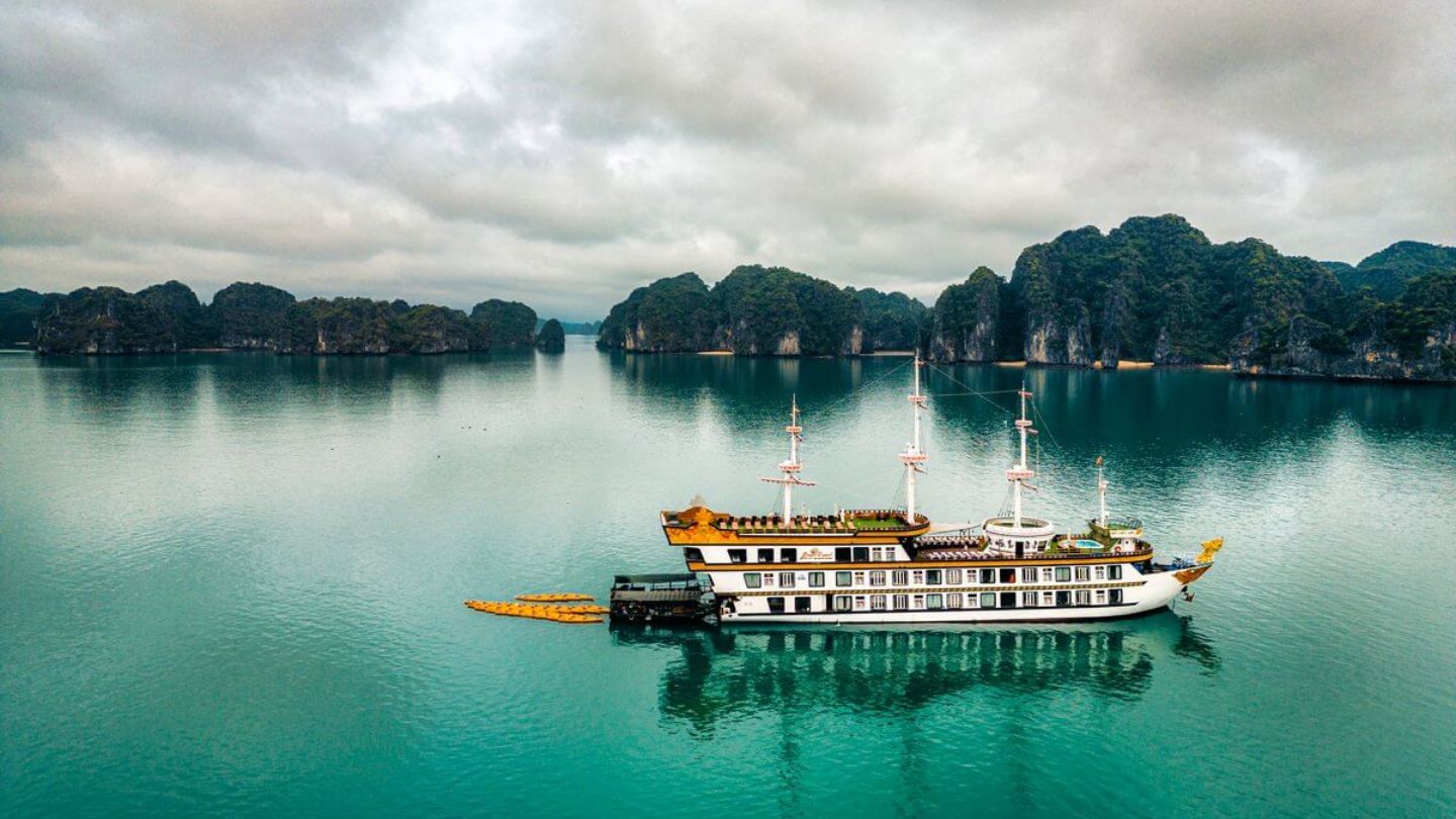 Experience Halong Bay weather in January