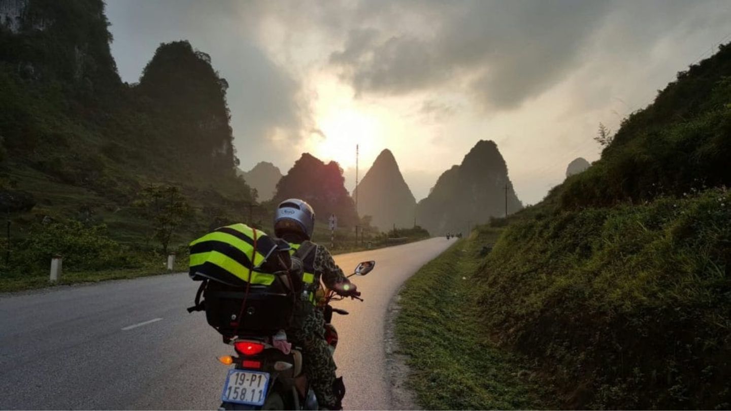 Learn about the top ways to reach Ha Long Bay