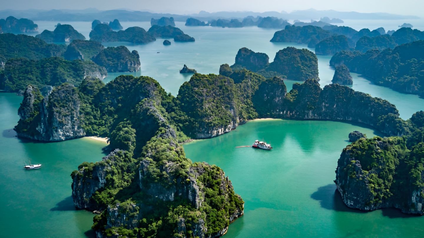 Stay updated on the weather in Ha Long Bay