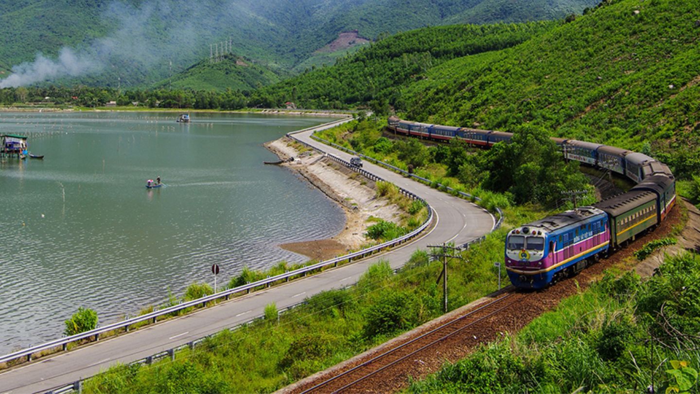 Find out easy ways to reach Ha Long Bay from Hanoi