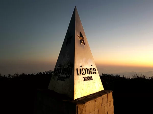 2-Days Hiking in Sapa Lao Than Mountain (2860m)