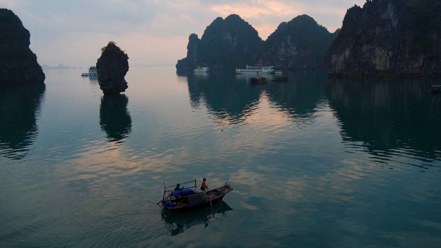 Experience the best time to go Halong Bay