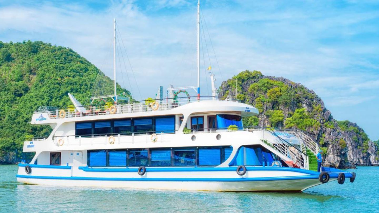 Explore the climate of Ha Long Bay in August