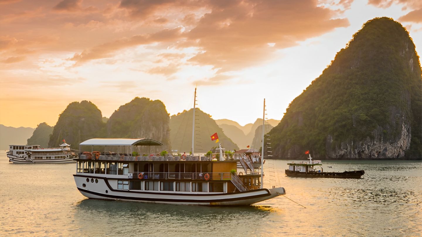 Discovering Halong Bay weather in November