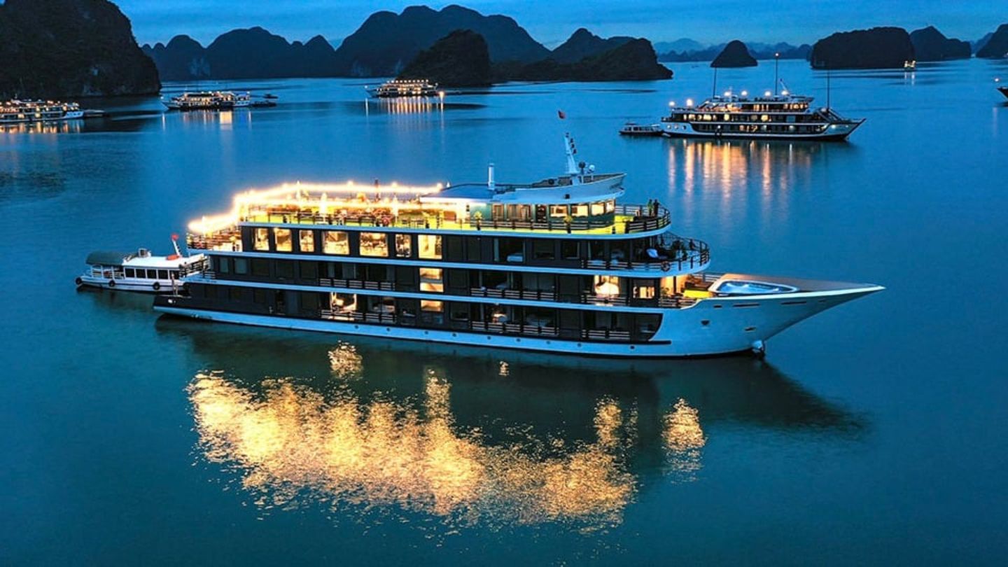 Sandy beaches under Halong Bay weather in June