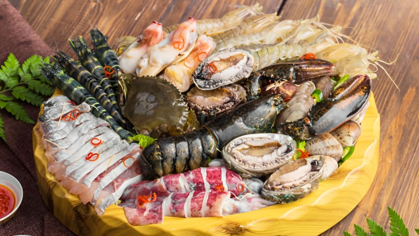 Appreciate Ha Long Bay weather in October