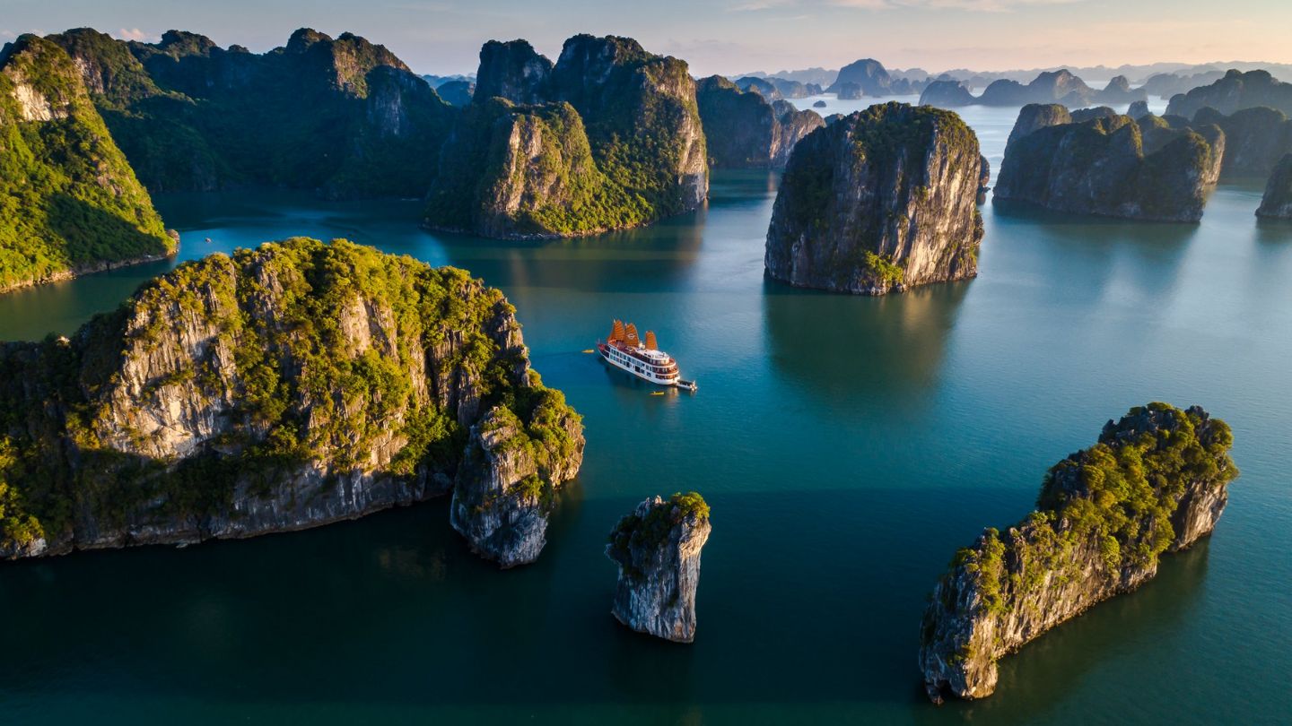  Witness vibrant Halong Bay weather in September