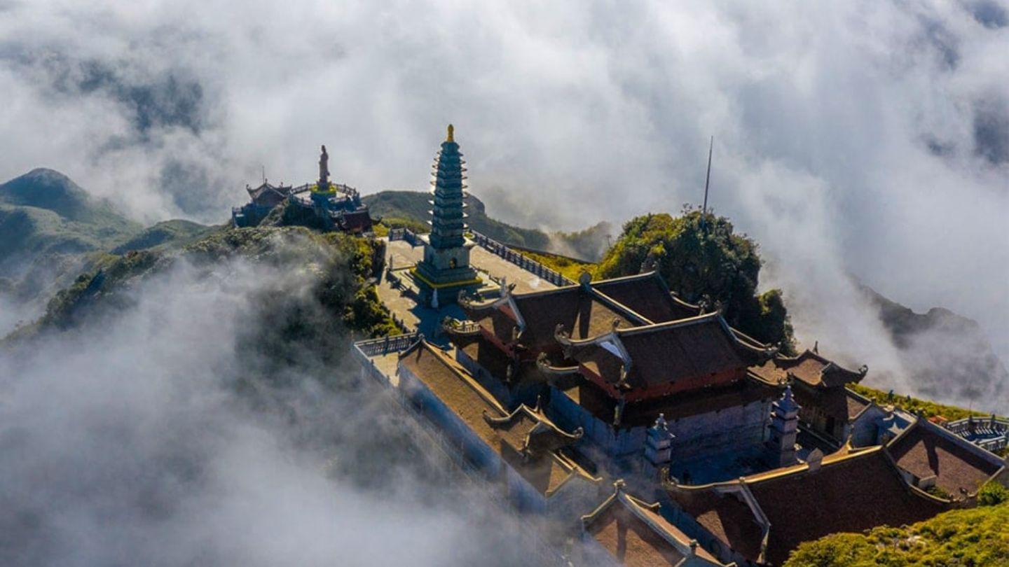 Fansipan Mountain: Journey to Spectacular Views and Thrills 9 A breathtaking view of Fansipan Mountain