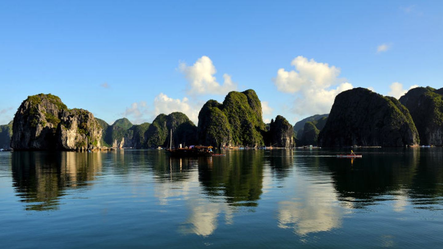 Enjoy the warm Halong Bay weather in May