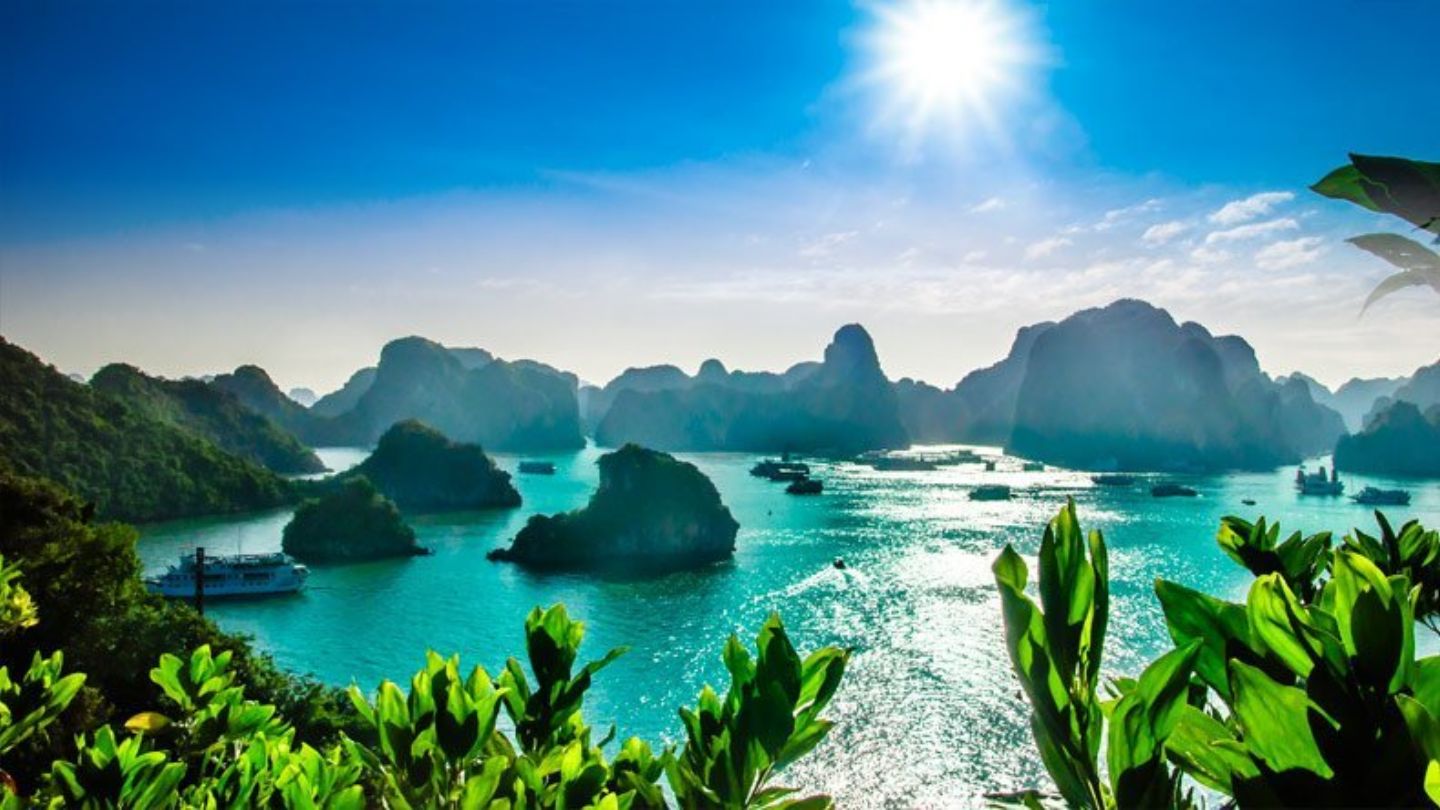 Experience the beauty of Halong Bay weather in June