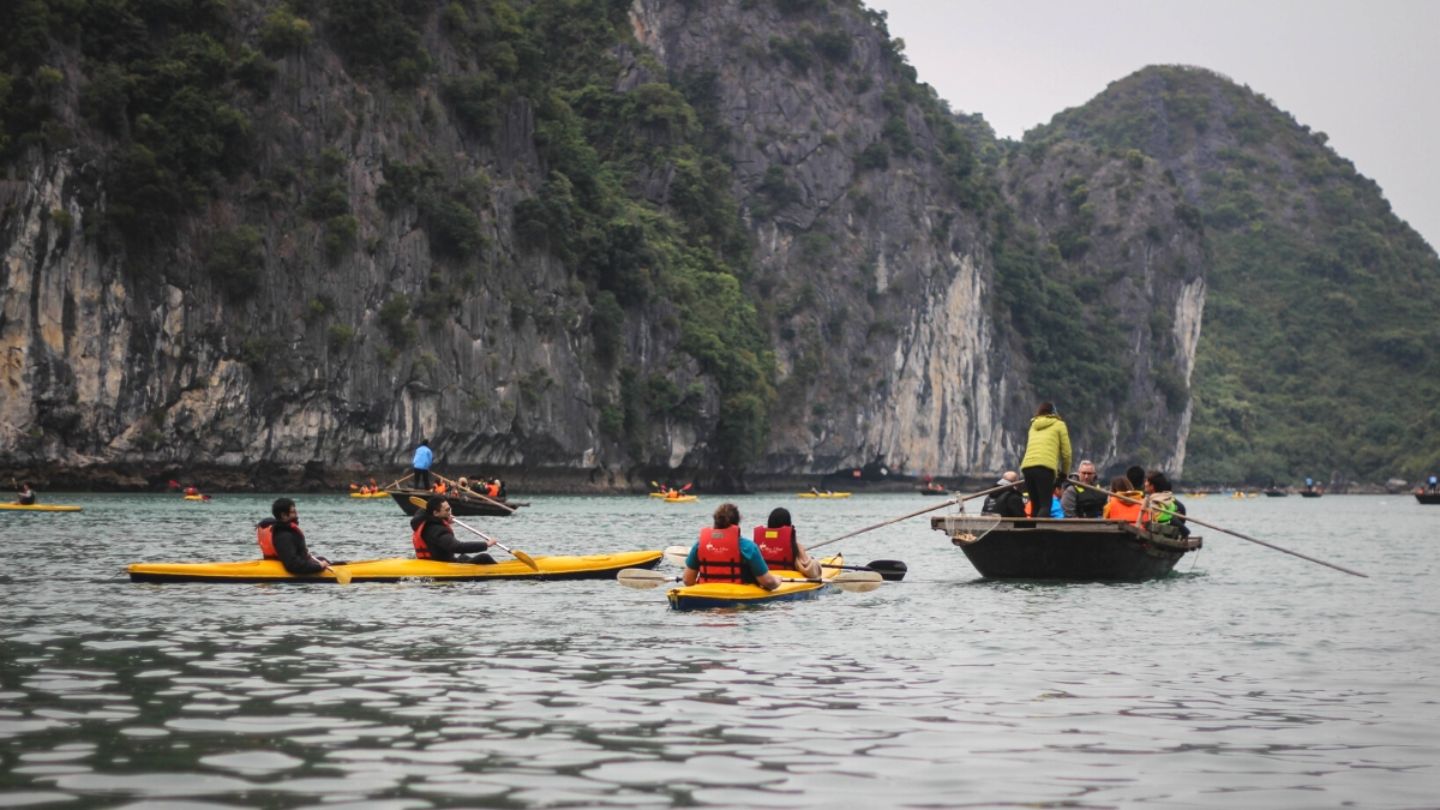 Plan for August weather in Ha Long Bay
