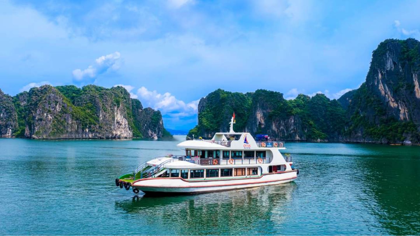 Learn about Halong Bay weather in October