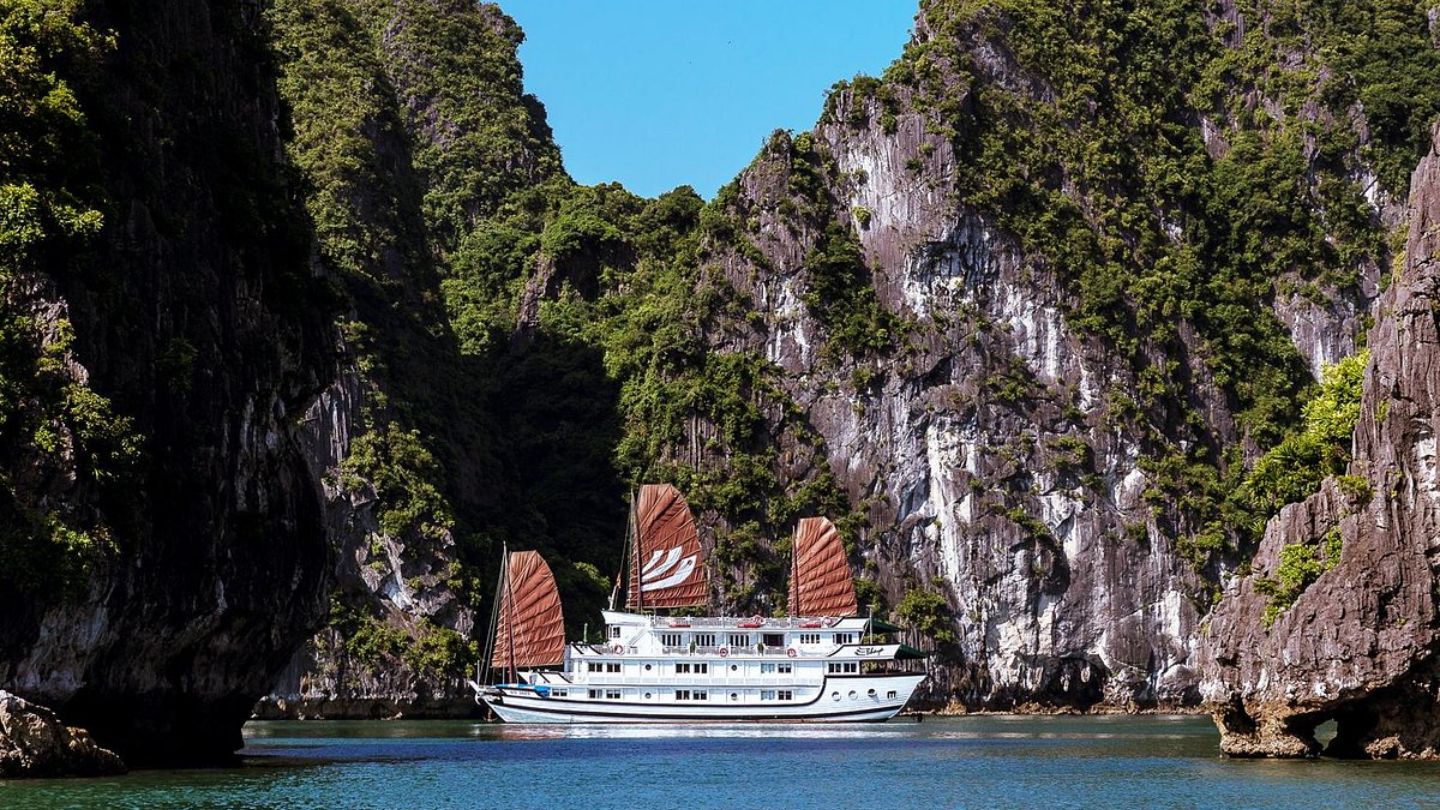 Find out when is the best time to go Halong Bay