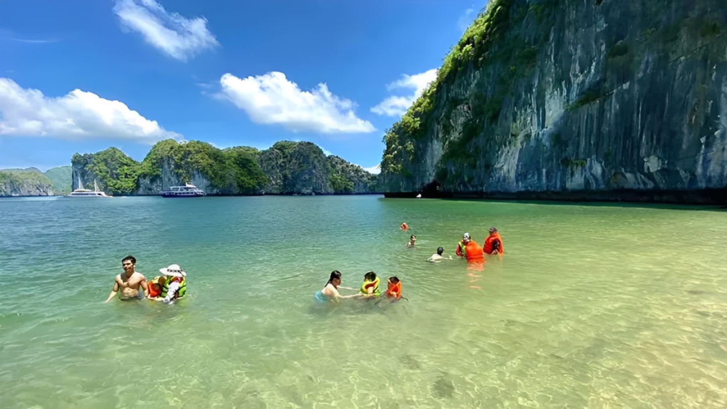 Swimming in Halong Bay weather in May